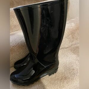 Time and Tru Black Glossy Boots